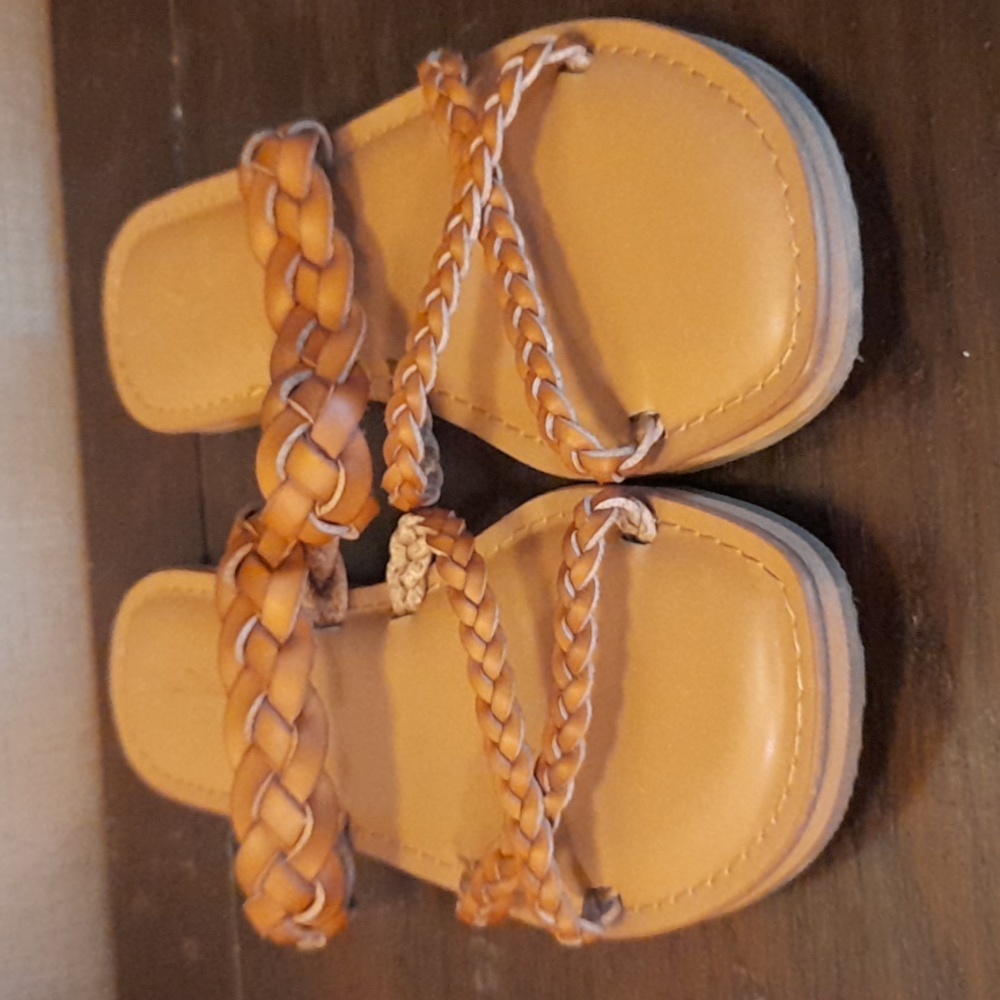 Universal Thread Sandals